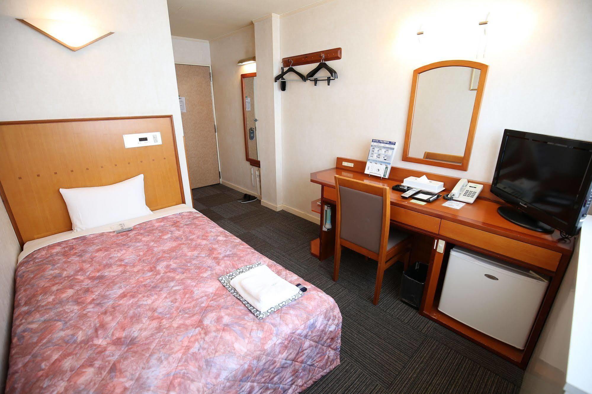 Hotel Himeji Plaza Екстер'єр фото